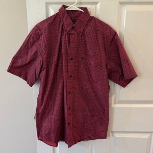 Ariat Men's Short-Sleeve Button-Down Shirt in Deep Burgundy Geo Print.